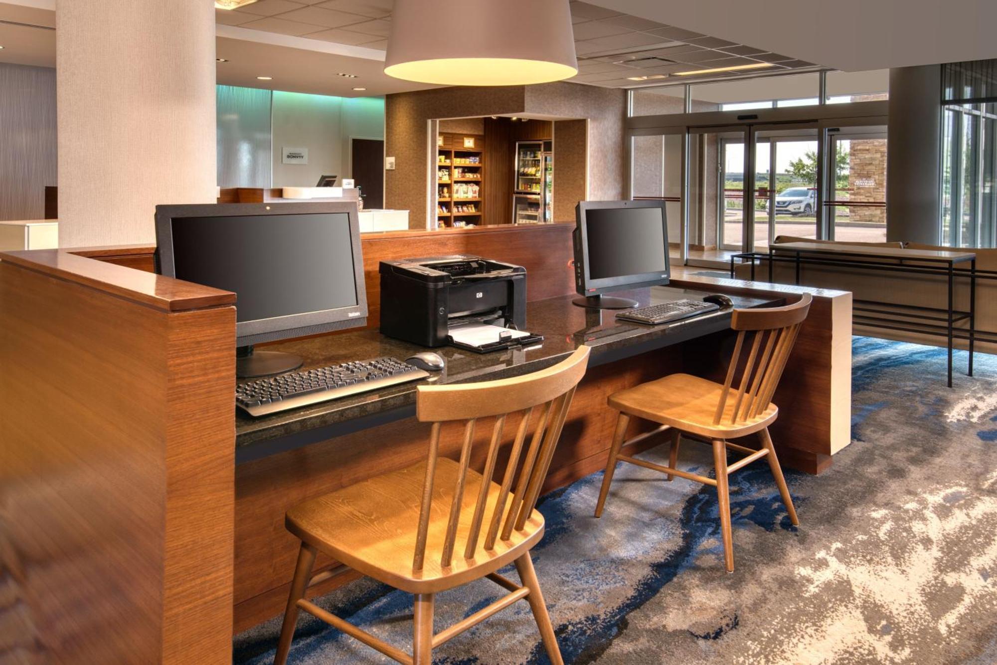 Fairfield Inn & Suites By Marriott Монктон Экстерьер фото