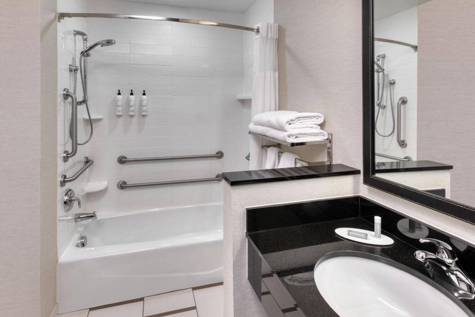 Fairfield Inn & Suites By Marriott Монктон Экстерьер фото