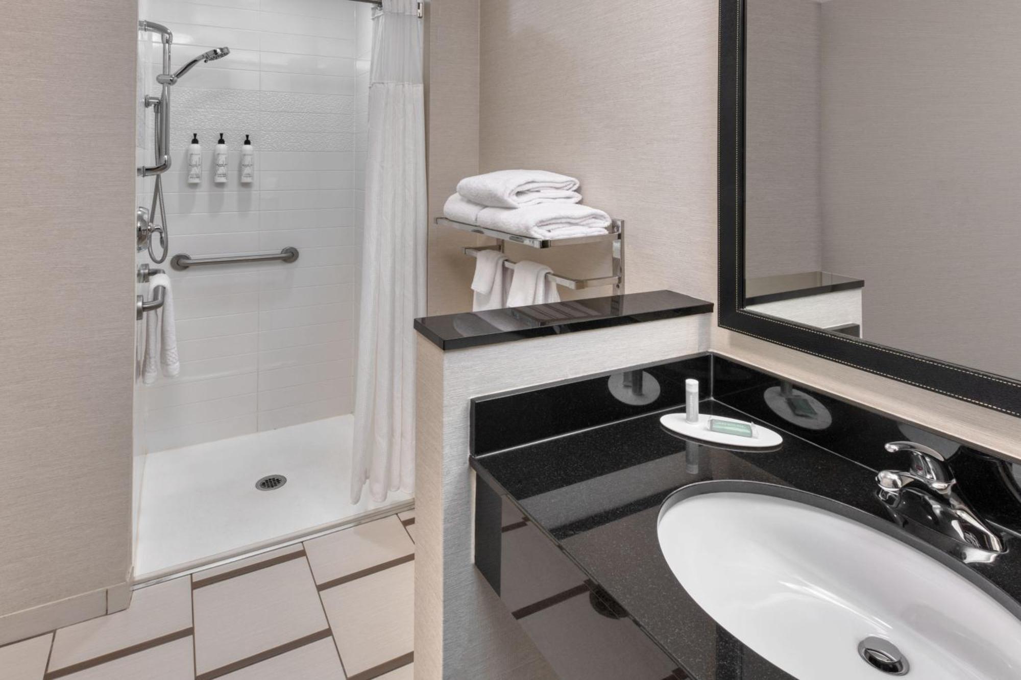 Fairfield Inn & Suites By Marriott Монктон Экстерьер фото